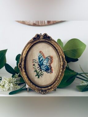 VTG Handmade Floral Needlepoint Ornate Gold Oval Frame Cottagecore Wall Art 70's